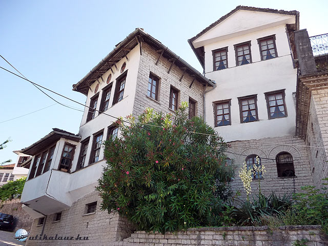 Gjirokaster - Etnográfiai Múzeum. Itt született Enver Hodzsa