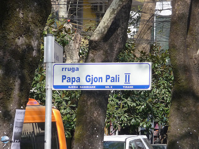 Tirana - II. János Pál pápa útja