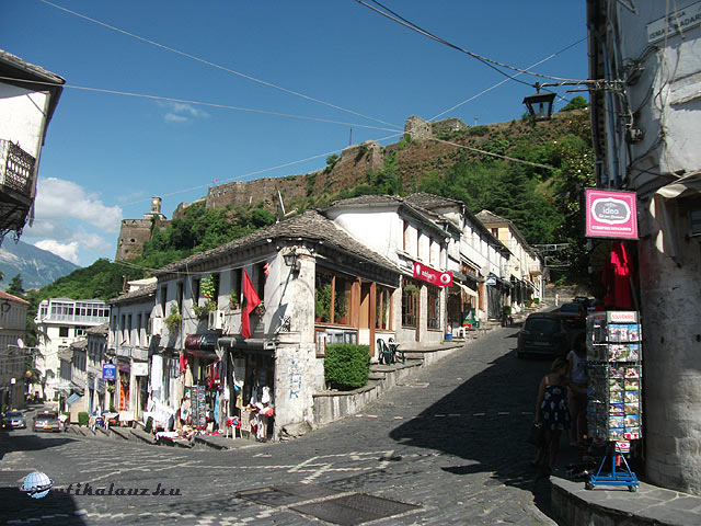 Gjirokaster központi része a várfalakkal