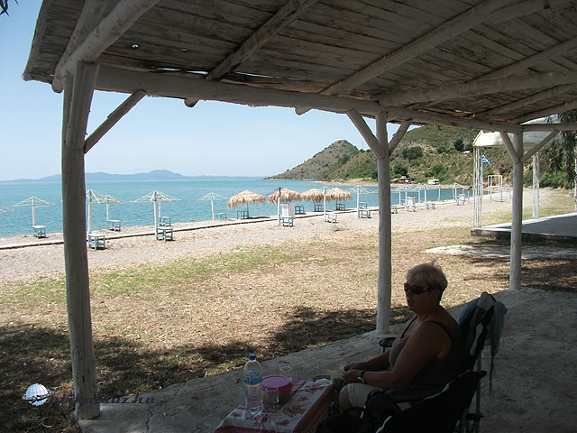 Pihenő az első görög strandon, Sagiadaban