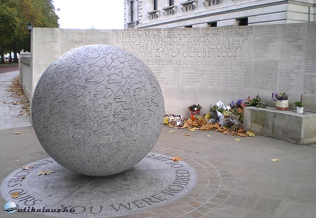 London Bali szigeti robbantás áldozatainak emlékműve