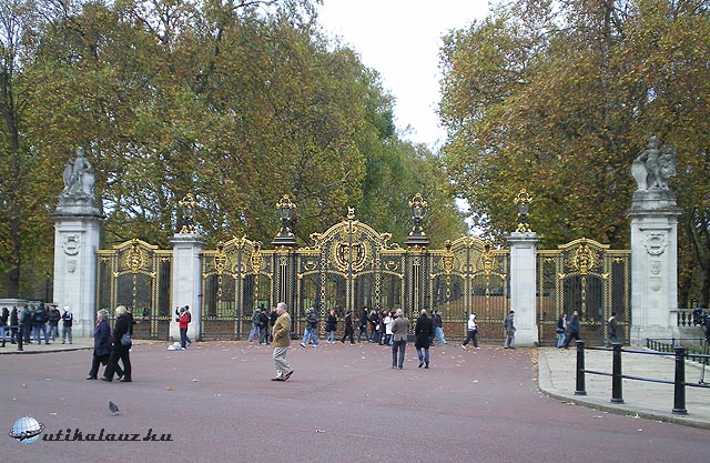 London Buckingham palota parkjának Canada kapuja