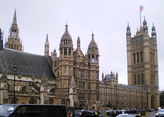 London Az angol parlament épülete