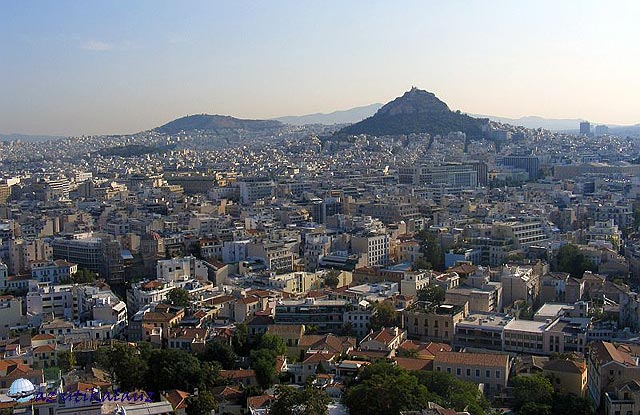 Athén A Lycavittos hegy a távolban