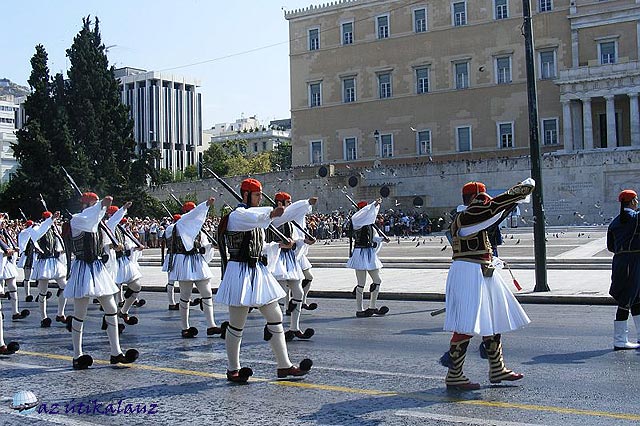 Athén Zenés őrségváltás