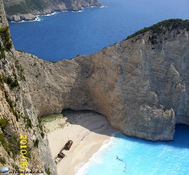 Navagio, a szikla is kék a tengertől  Görögország