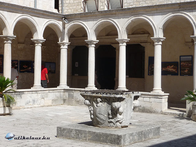 Zadar - Ferences kolostor udvara