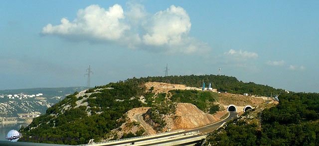 Ostrovicai lehajtó és a Krk híd között már látható az épülő autópálya  Horvátország