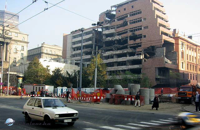 a Hadügyminisztérium lebombázott épülete