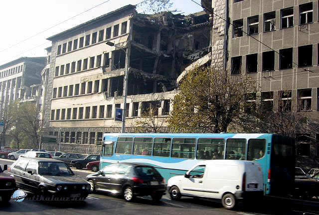 a Belügyminisztérium lebombázott épülete