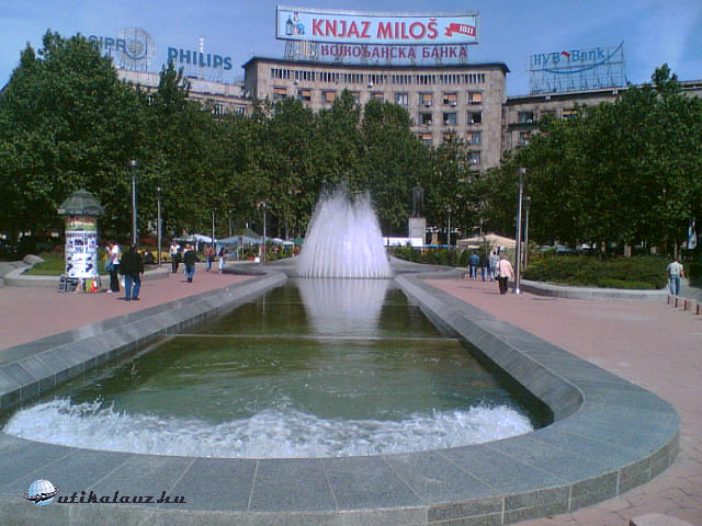 Belgrád egyik központi tere, a Nikola Pasic tér. A Knjaz Milos ásványvíz a térség egyik legfinomabb ásványvize.