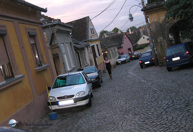 Zimony egyik jellegzetes kis utcája
