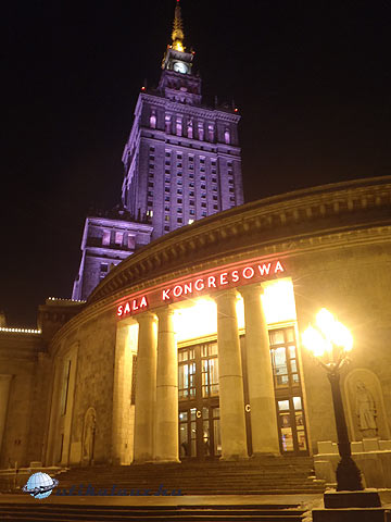 Varsó A Kultúrpalota esti fényekben