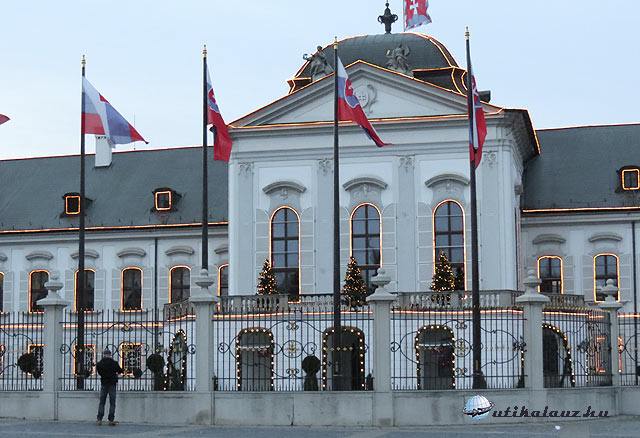 Pozsonyi adventi vásár Grassalkovich palota elnöki