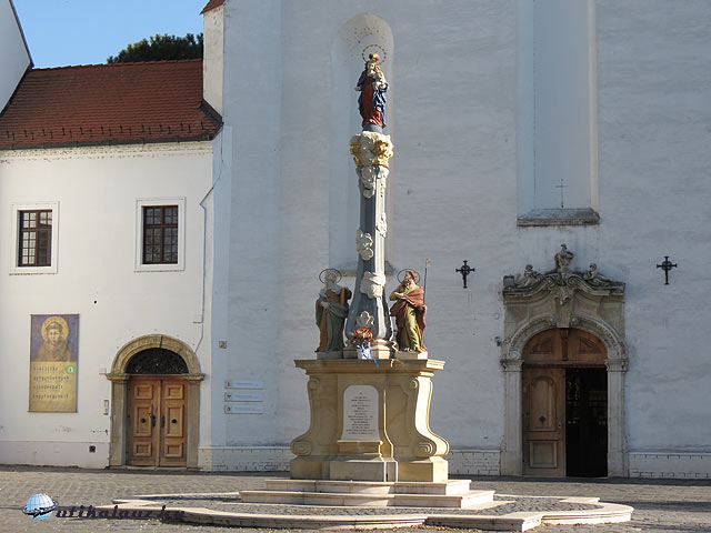 Szeged Alsóvárosi Ferences templom Szeplőtlen fogantatás szoborcsoport