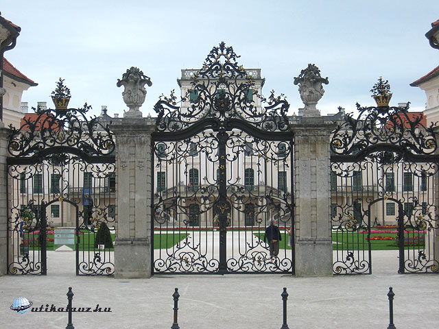Fertőd - az Esterházy-kastély kovácsoltvas kapuja 