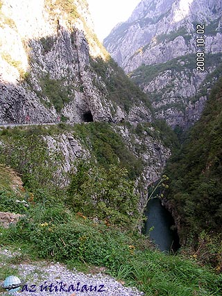 Moracsa kanyon Montenegró