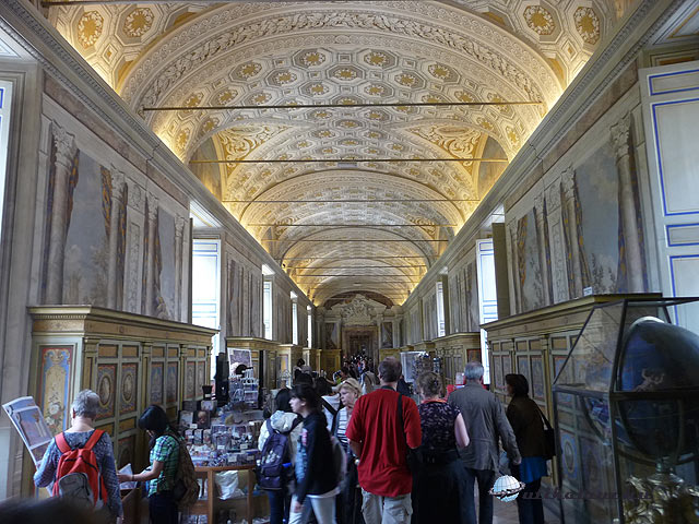 Vatikáni múzeumok VIII. Urban pápa galériája, most könyvesbolt