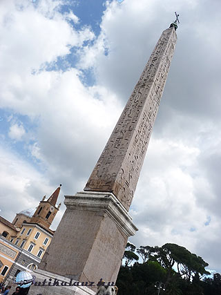 II Ramzesz obeliszkje a Piazza Popolon 