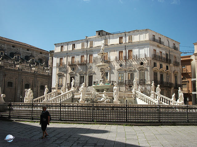 Palermo A Piazza Pretorián Michelangelo tanítványainak alkotásai láthatók