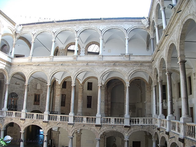 Palermo A királyi palota udvari homlokzata