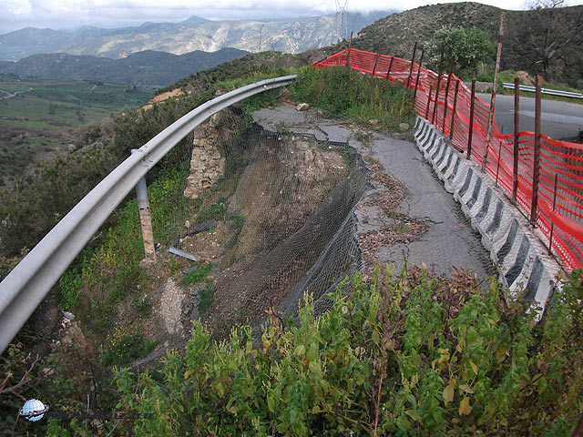 Földcsuszamlás nyoma a Montalbano felé vezető úton