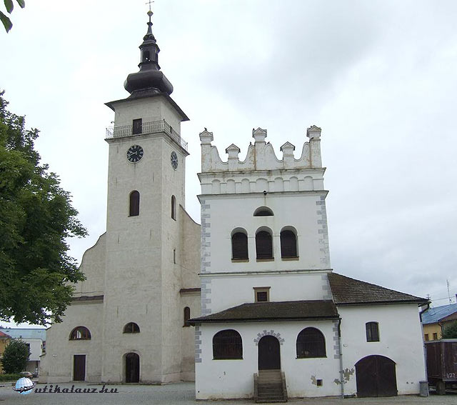 Podolin gótikus templom és a reneszánsz harangtorony