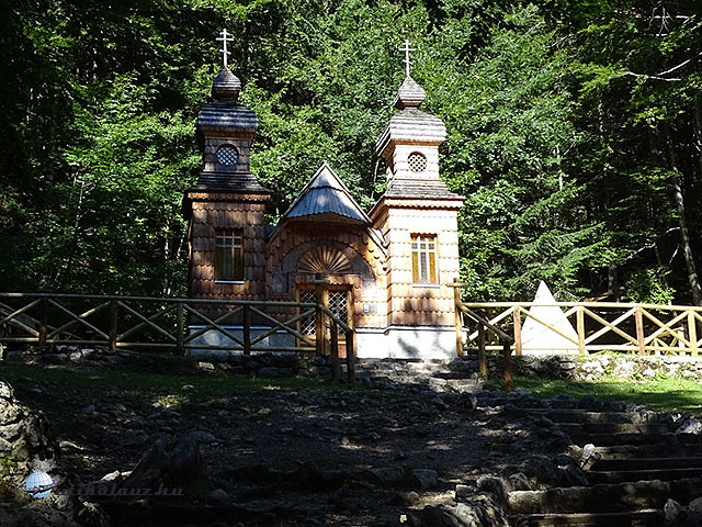 Az Orosz Kápolna, melyet a lavinaáldozatok emlékére építettek