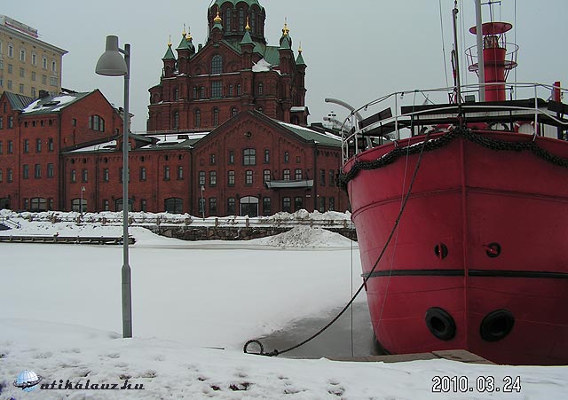 Helsinki befagyott kikötője 