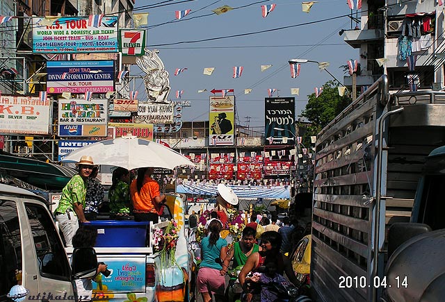 Bangkok Újévi sokadalom a Khaosan road-on