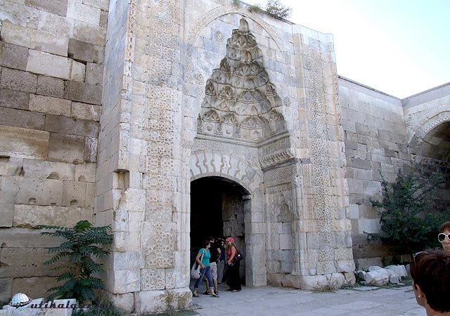 Sultanhani A karavánszeráj díszes kapuja Törökország