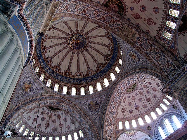 Kék mecset kupolái belülről Isztambul Törökország