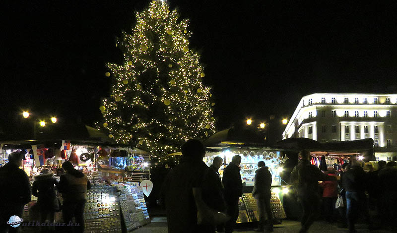 A Hviezdoslav téri karácsonyfa