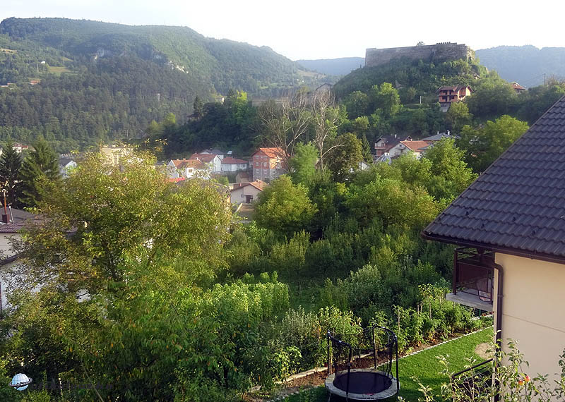 A város a tojás alakú hegyről kapta a nevét. Jajce: tojásocska