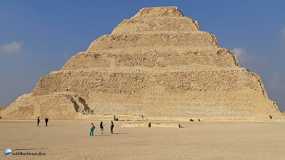 A Dzsószer piramis